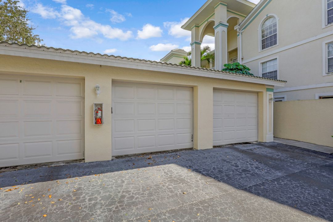 15415 Cedarwood Ln #204, Naples, FL 34110