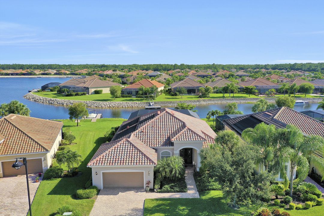 9091 Graphite Cir, Naples, FL 34120