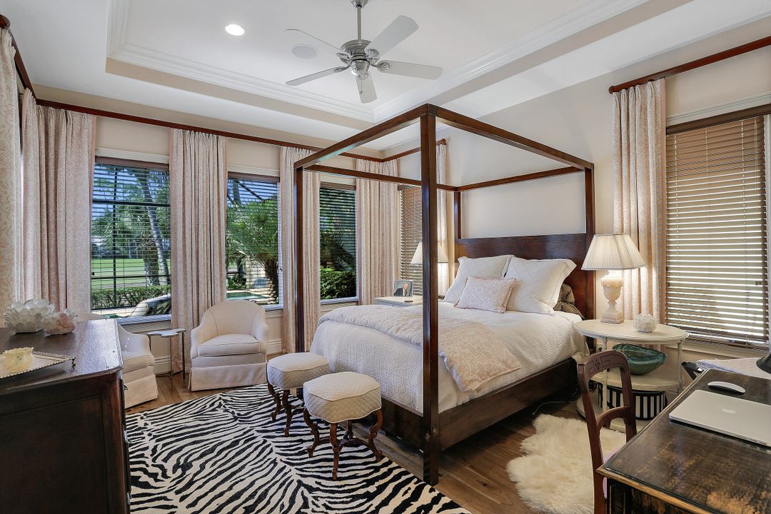 2911 Tiburon Blvd E, Naples, FL 34109