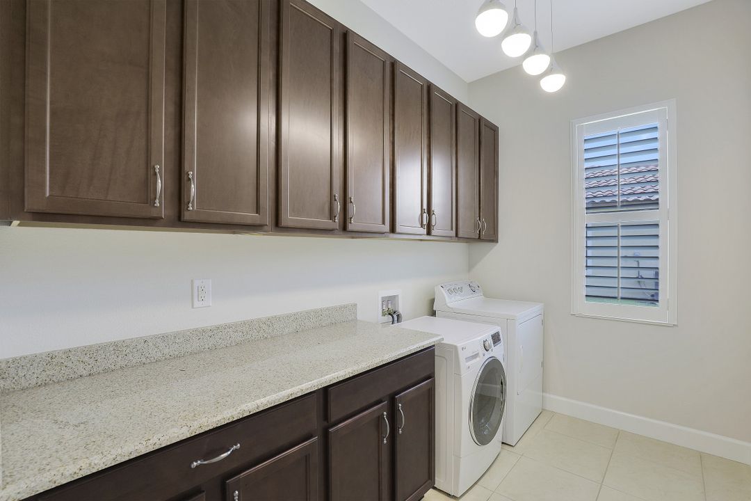 9220 Isla Bella Cir, Bonita Springs, FL 34135