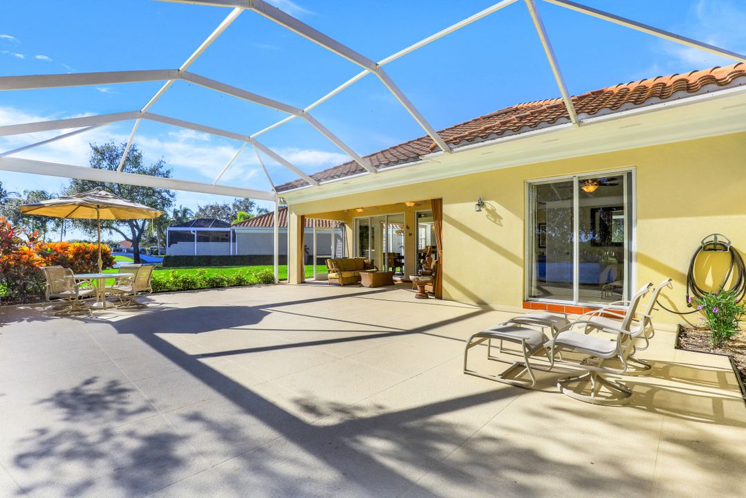 5500 Freeport Ln, Naples, FL 34119