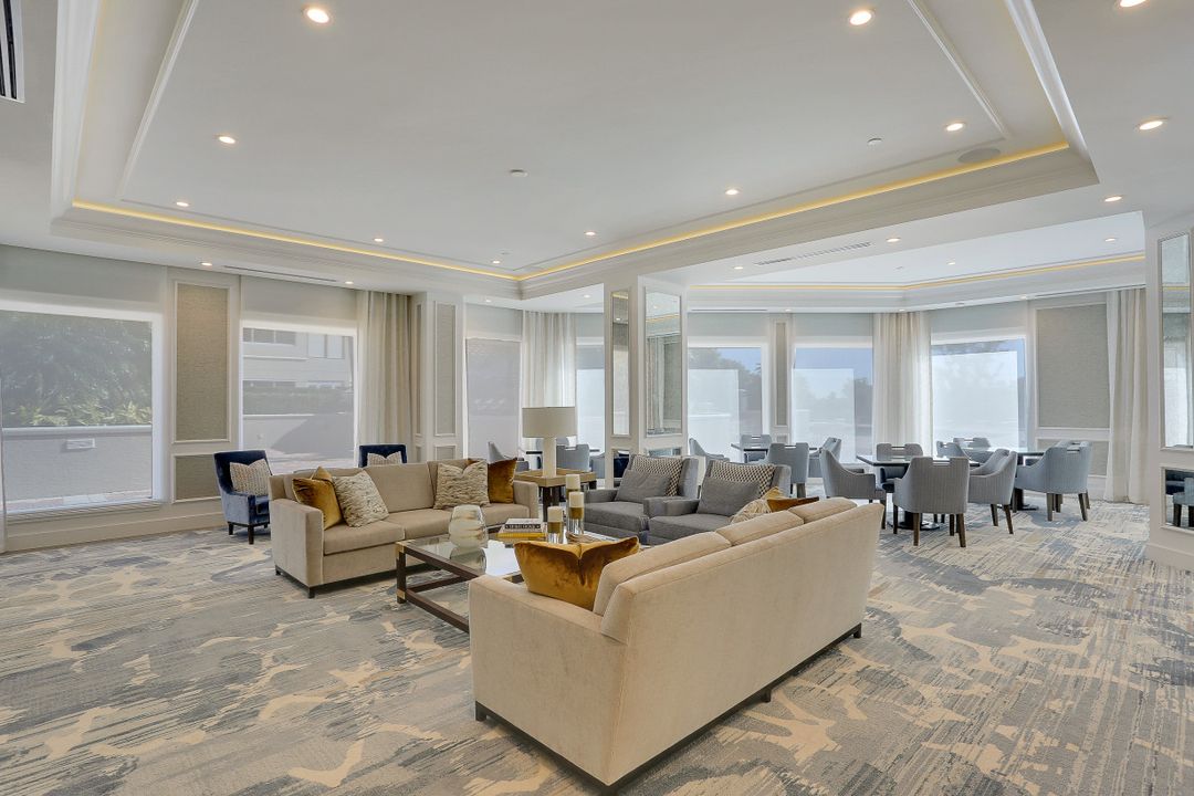 8960 Bay Colony Dr #703, Naples, FL 34108