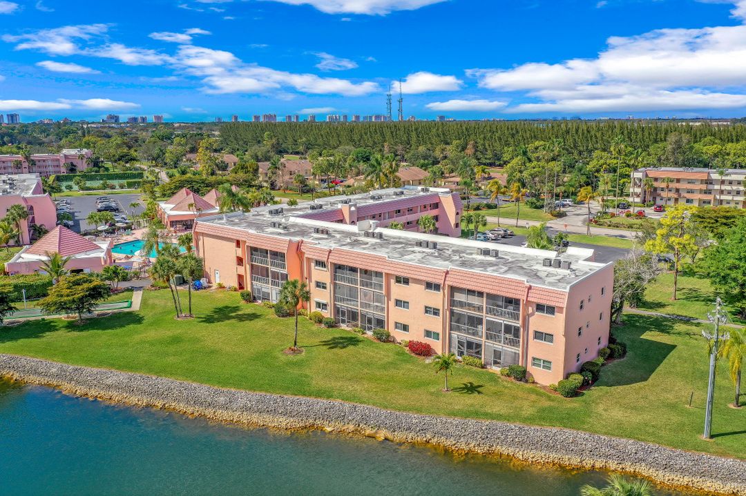 200 Forest Lakes Blvd #203, Naples, FL 34105