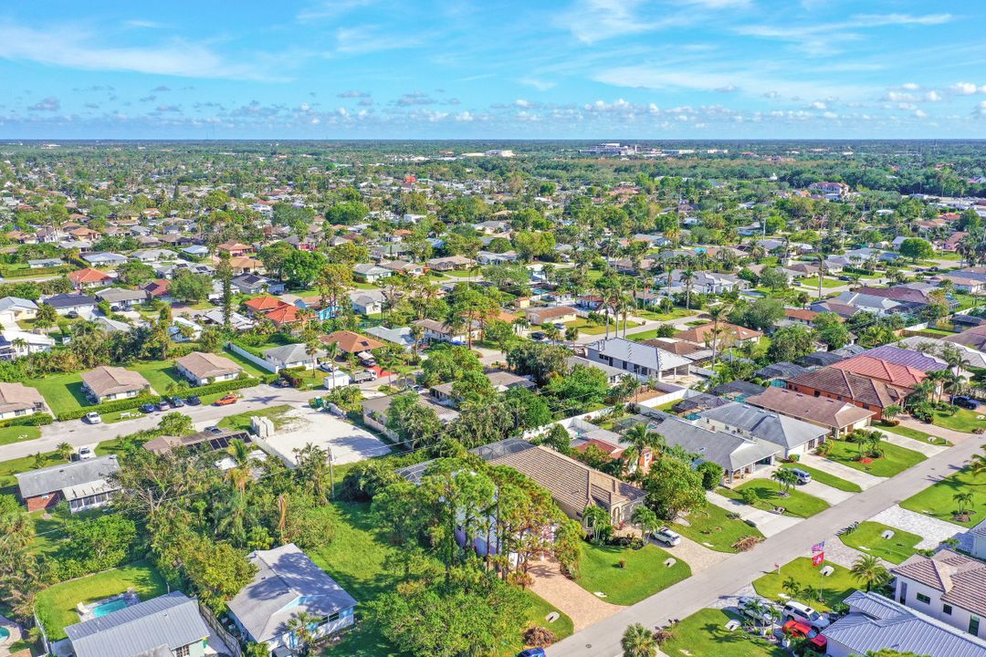 721 93rd Ave N, Naples, FL 34108