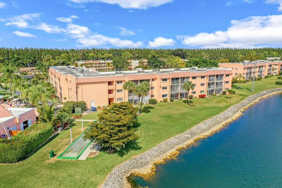 200 Forest Lakes Blvd #203, Naples, FL 34105