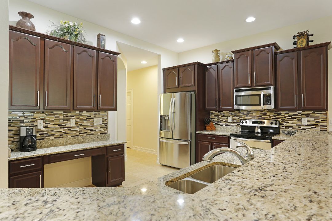 2548 Ashbury Cir, Cape Coral, FL 33991