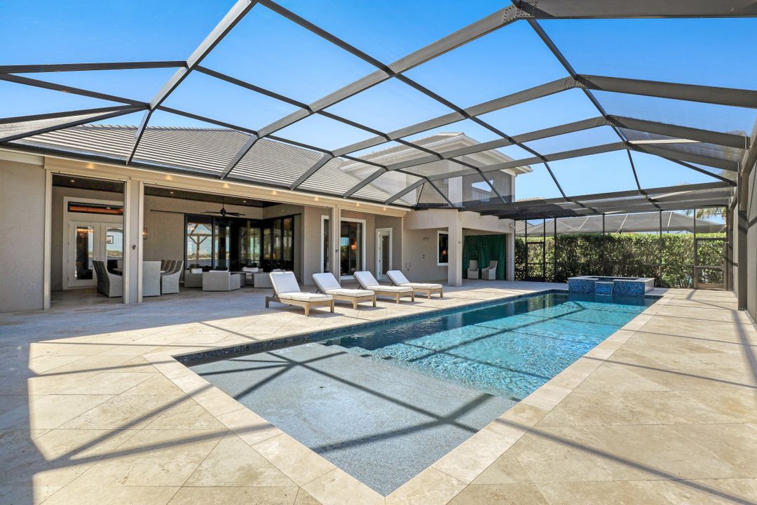 9067 Breakwater Dr, Naples, FL 34120