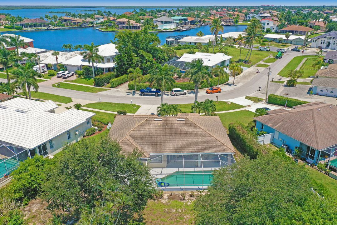 718 Fairlawn Ct, Marco Island, FL 34145