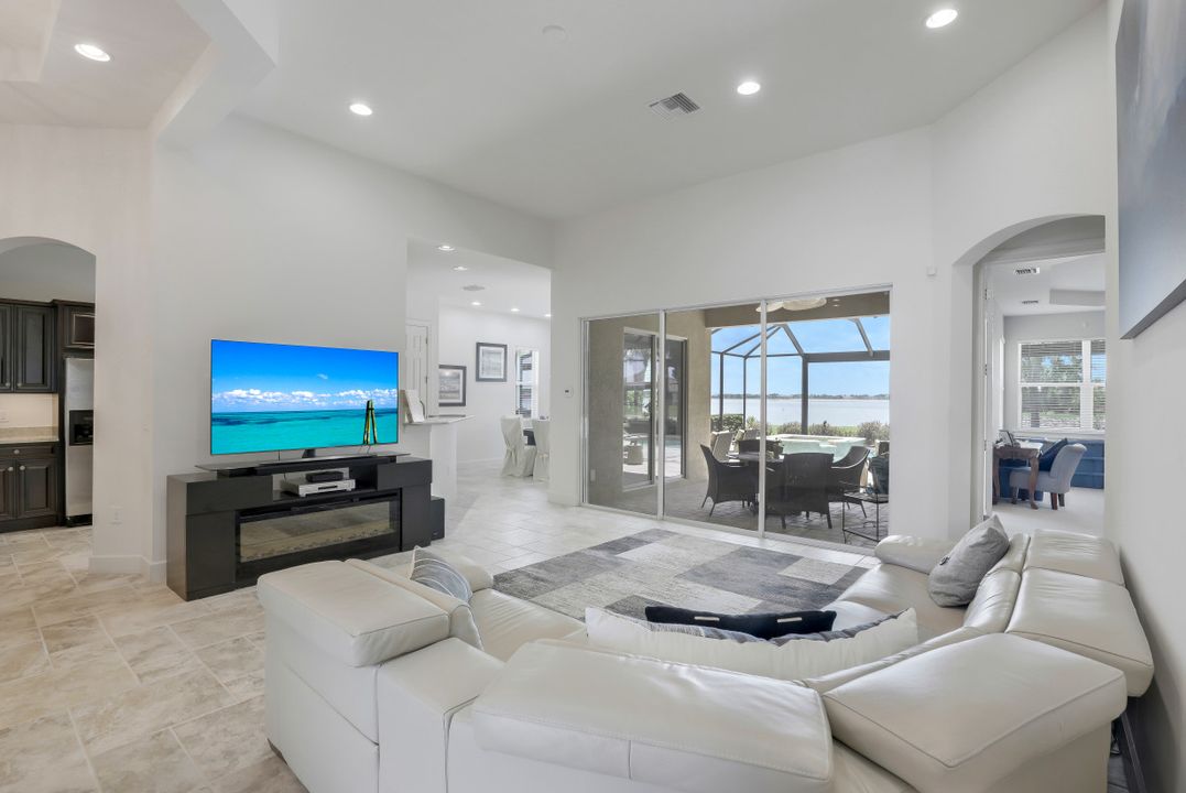 9415 Quarry Dr, Naples, FL 34120