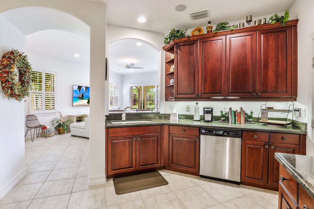 2625 Estrella Dr #101, Naples, FL 34109