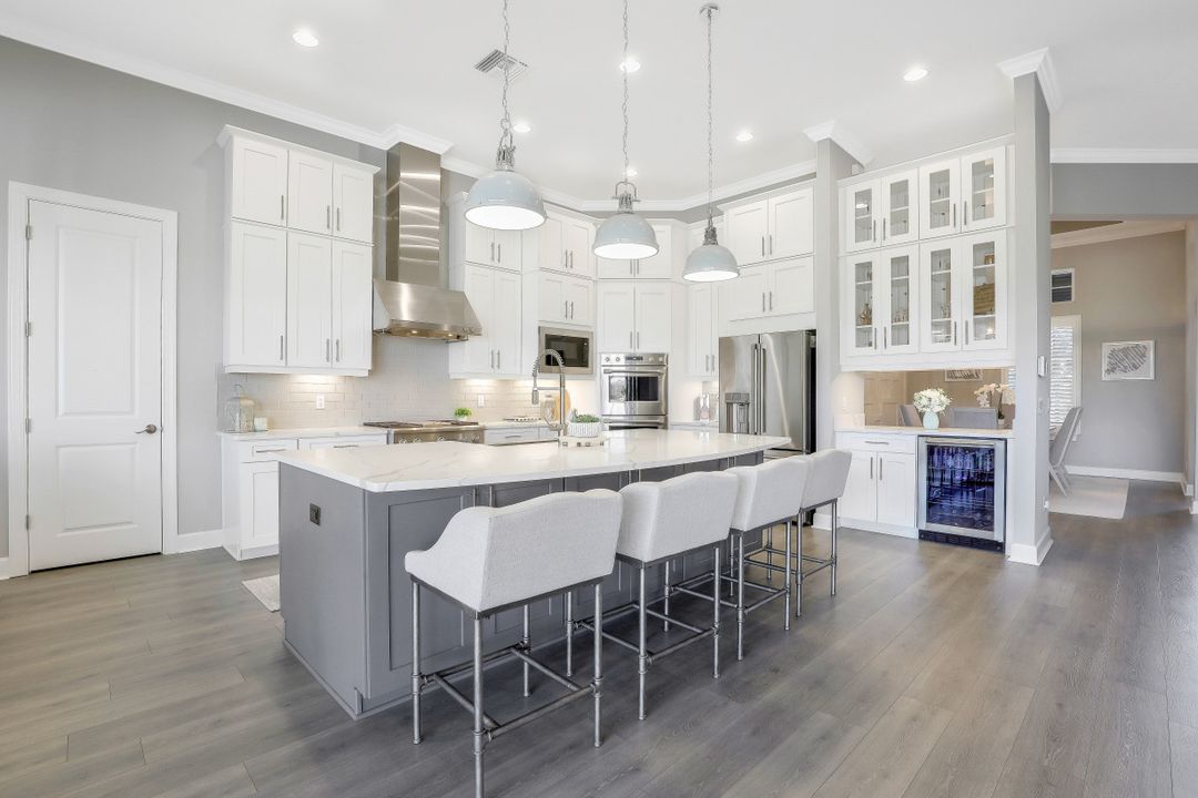 9308 Tulipano Ter, Naples, FL 34119