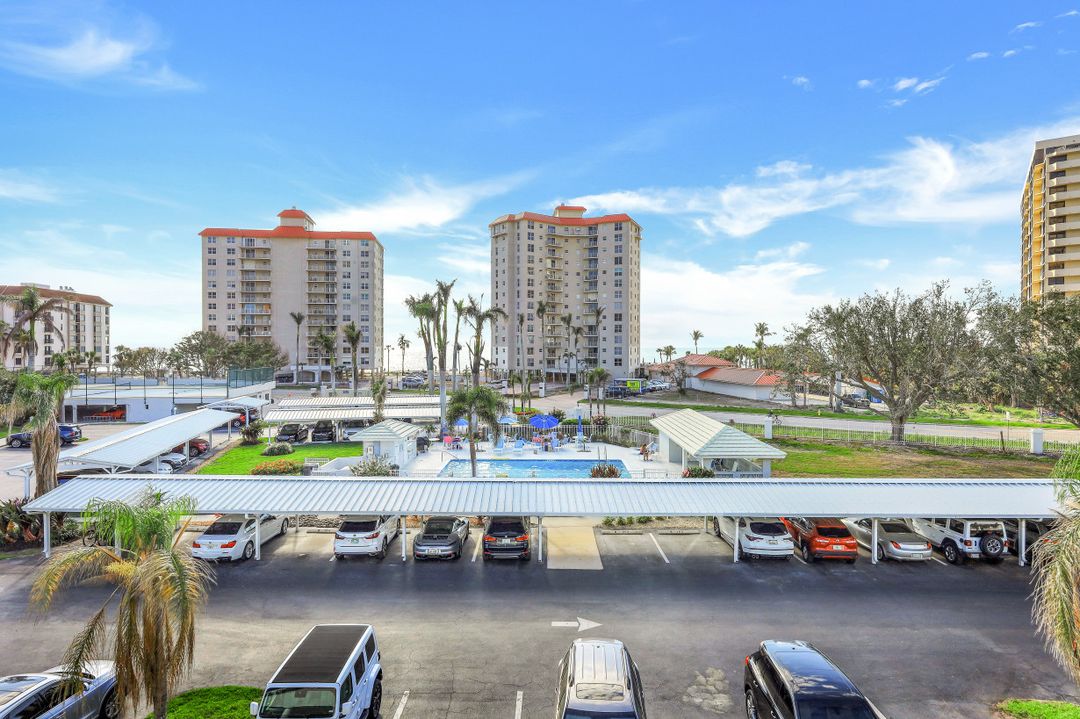 10684 Gulf Shore Dr, Naples, FL 34108