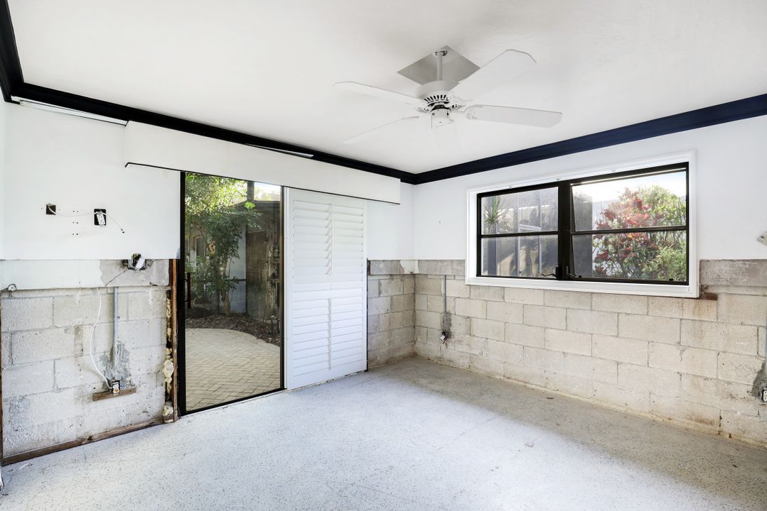 140 2nd Ave S, Naples, FL 34102