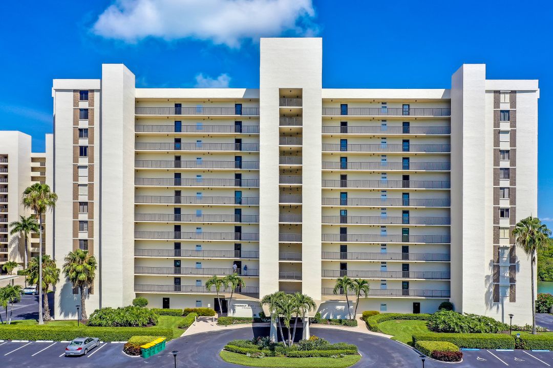 17 Bluebill Ave #305, Naples, FL 34108