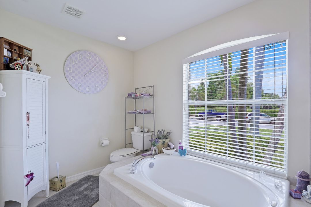 718 Fairlawn Ct, Marco Island, FL 34145