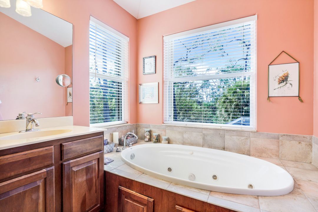 2850 Coach House Way, Naples, FL 34105