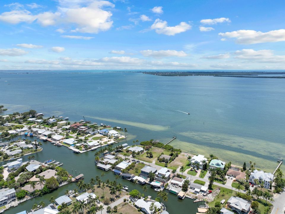 2471 Oleander St, Saint James City, FL 33956