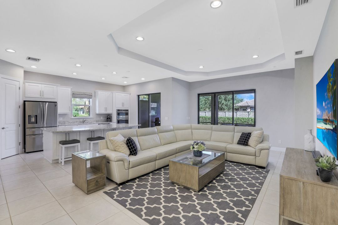 8199 Lucello Terrace N, Naples, FL 34114