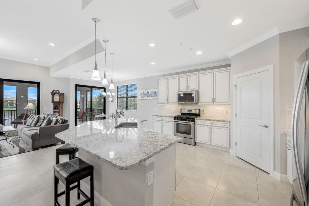 2137 Frangipani Cir #3 - 202, Naples, FL 34120