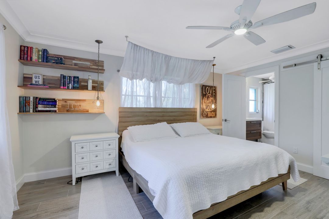 633 Cypress Way E, Naples, FL 34110