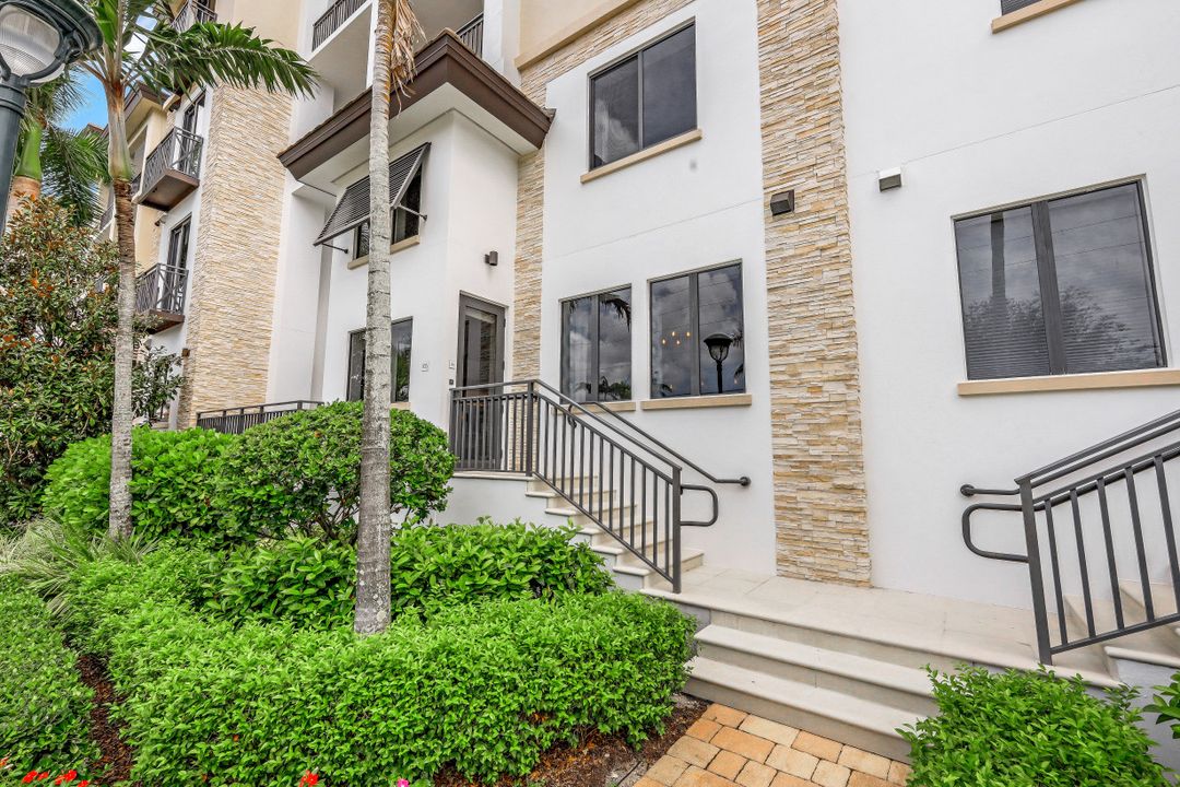 1030 3rd Ave S #105, Naples, FL 34102