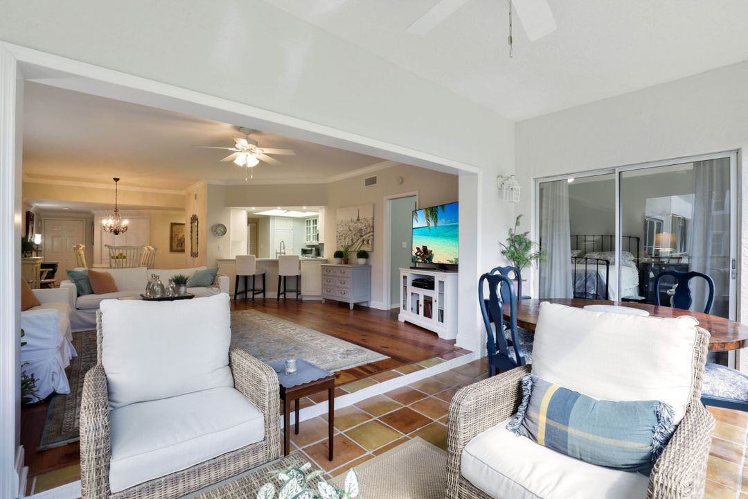 5897 Chanteclair Dr #313, Naples, FL 34108