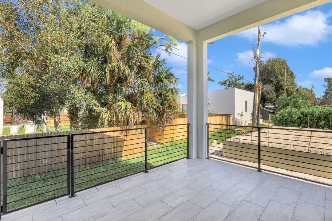 3021 Lunar St, Naples, FL 34112