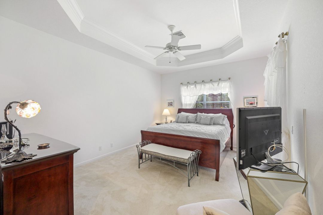 15842 Los Reyes Ln, Naples, FL 34110