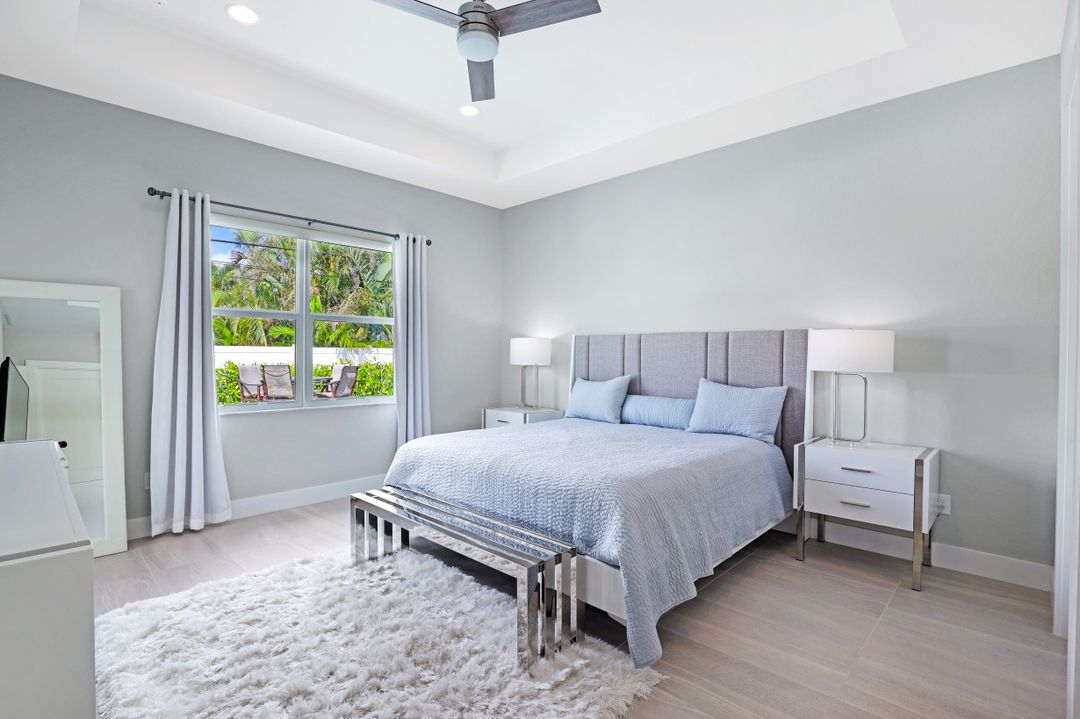 693 105th Ave N, Naples, FL 34108