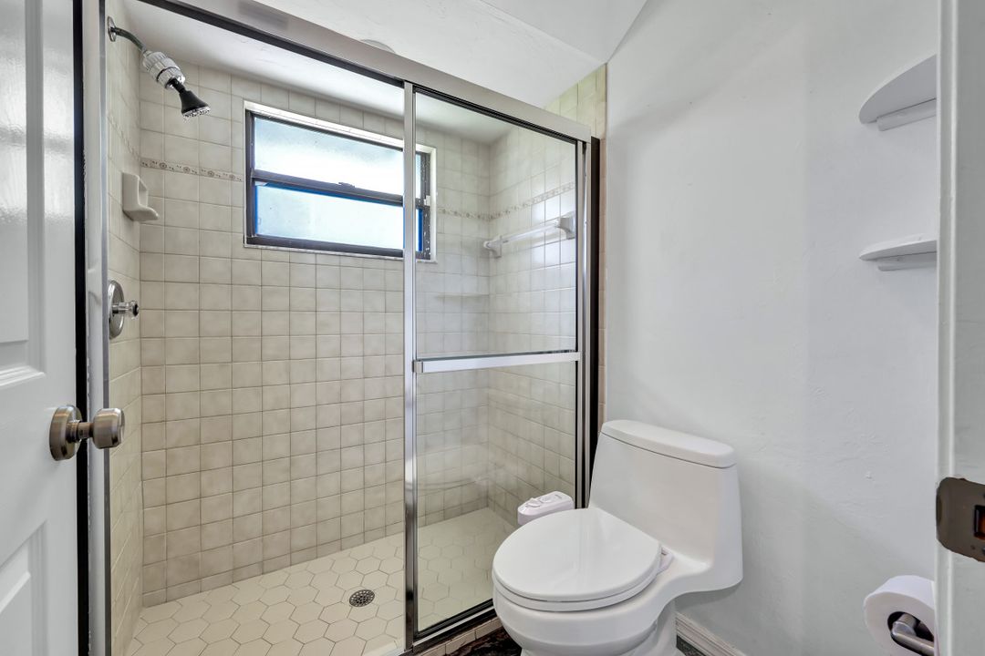 5940 Golden Oaks Ln, Naples, FL 34119