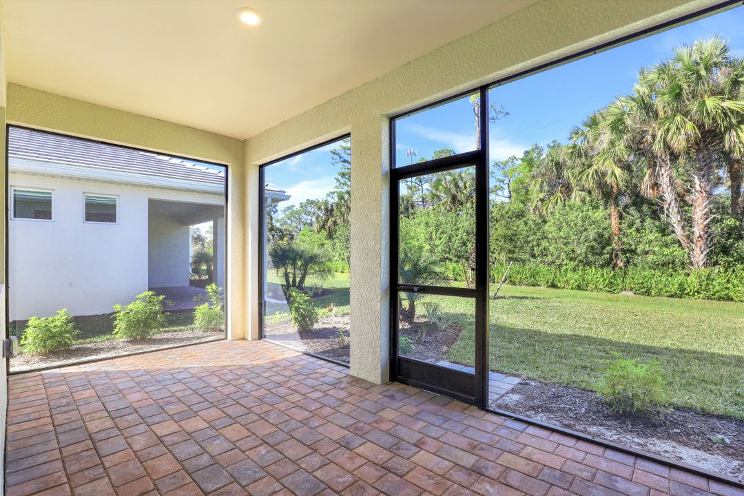 315 Tamarindo Ln, Naples, FL 34114