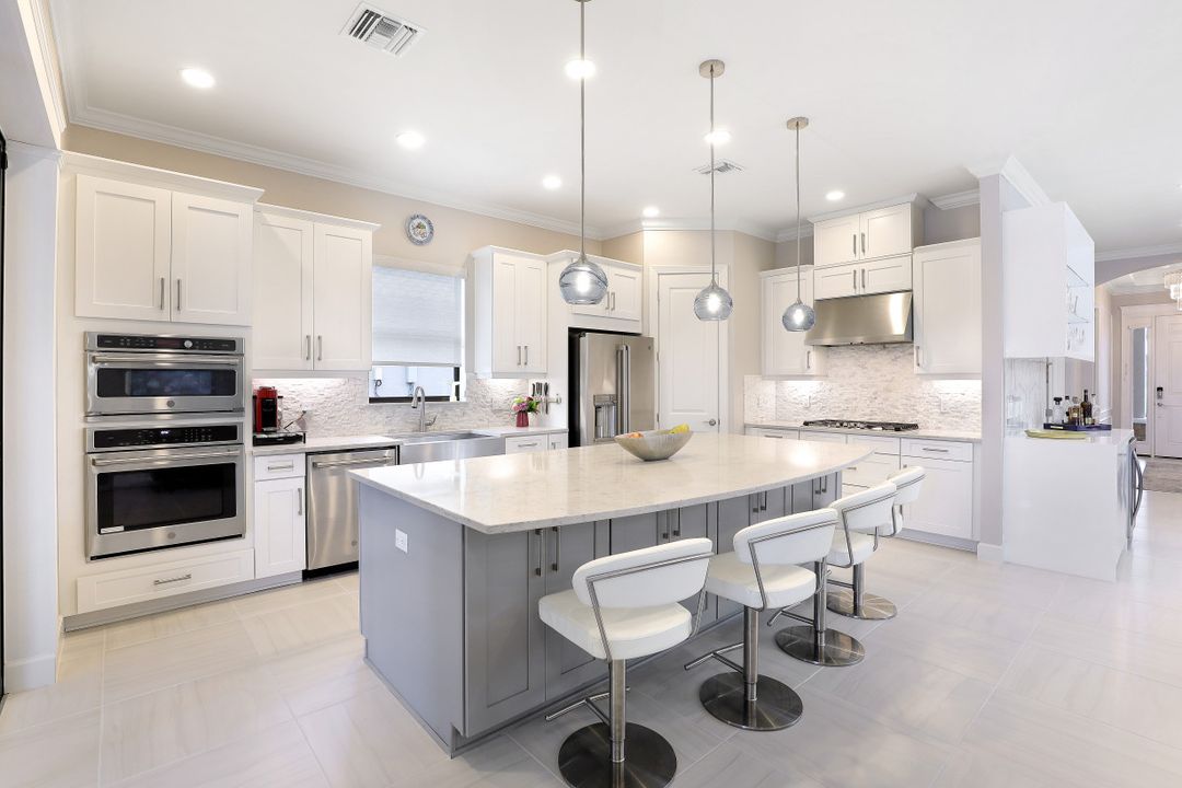 9400 Montelanico Loop, Naples, FL 34119