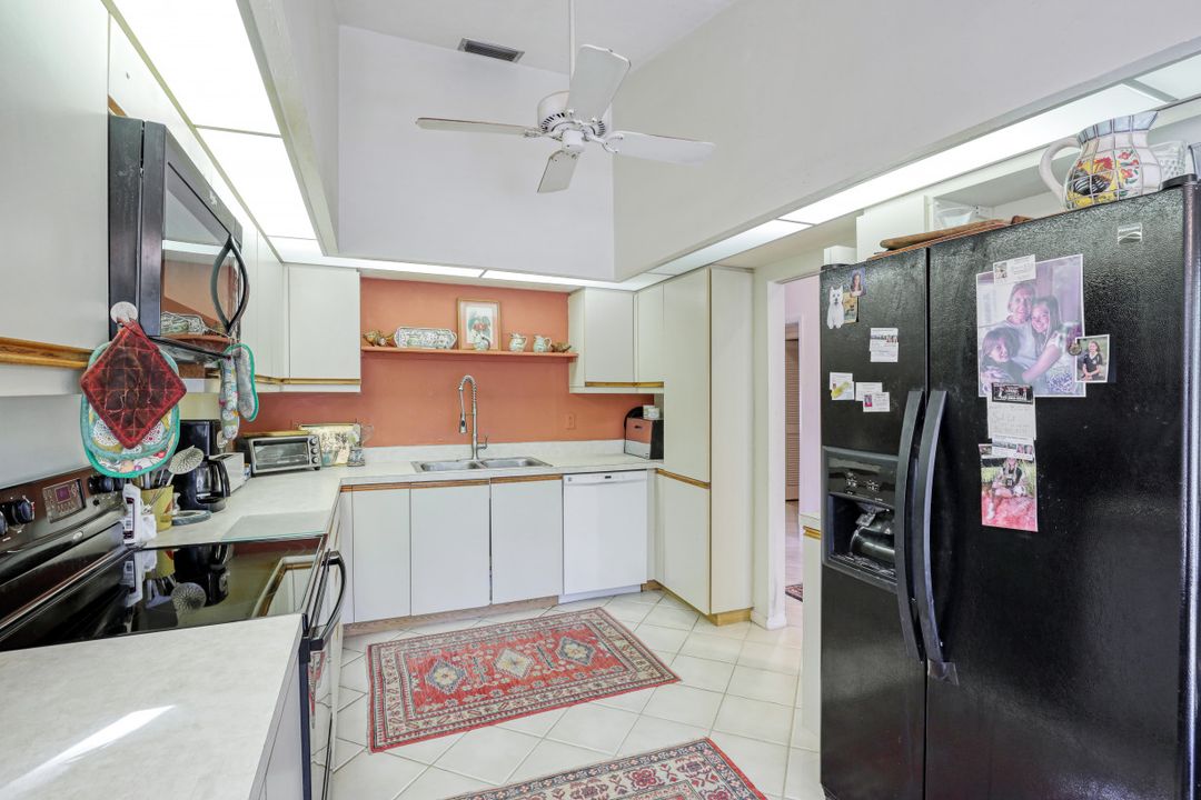 325 Bay Forest Dr #201, Naples, FL 34110