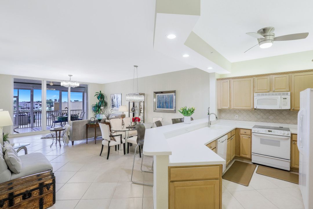 410 Flagship Dr #302, Naples, FL 34108