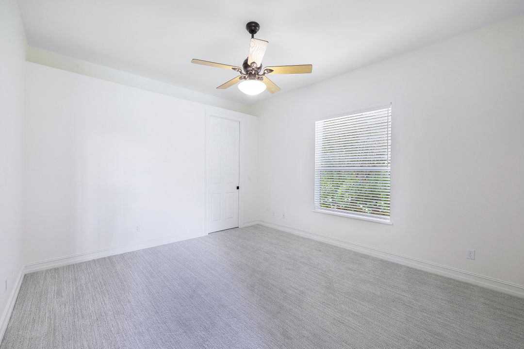 677 5th Ave N, Naples, FL 34102