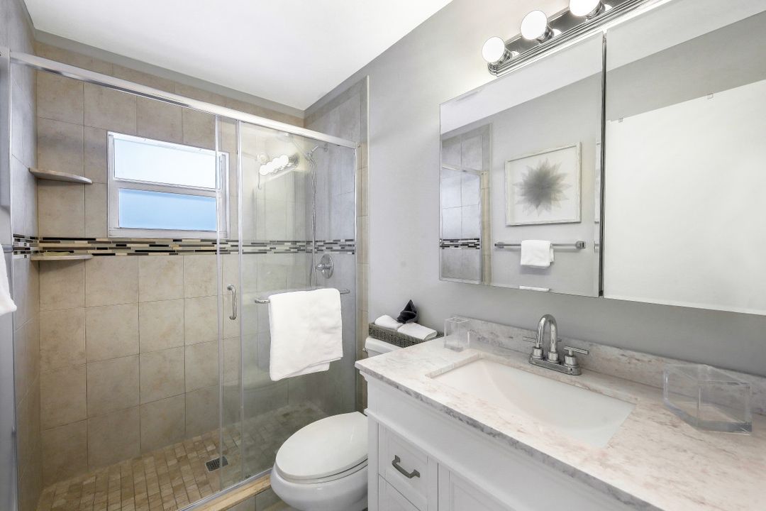 10095 7th St N #2, Naples, FL 34108