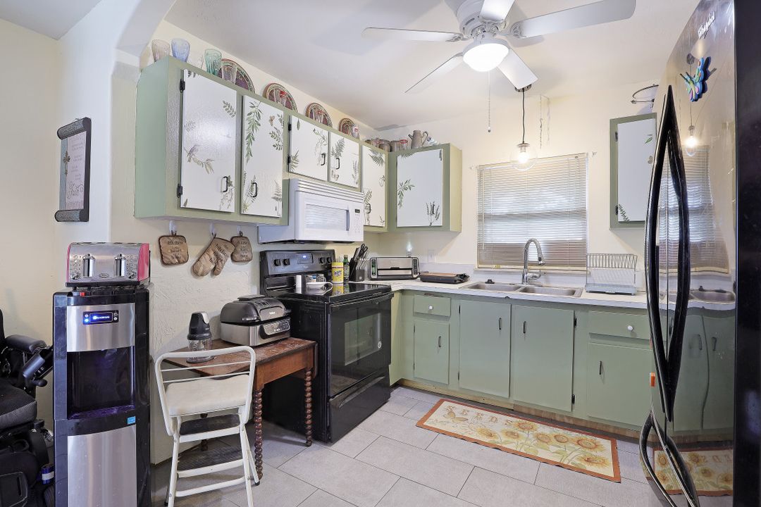 977 Hearty St, North Fort Myers, FL 33903