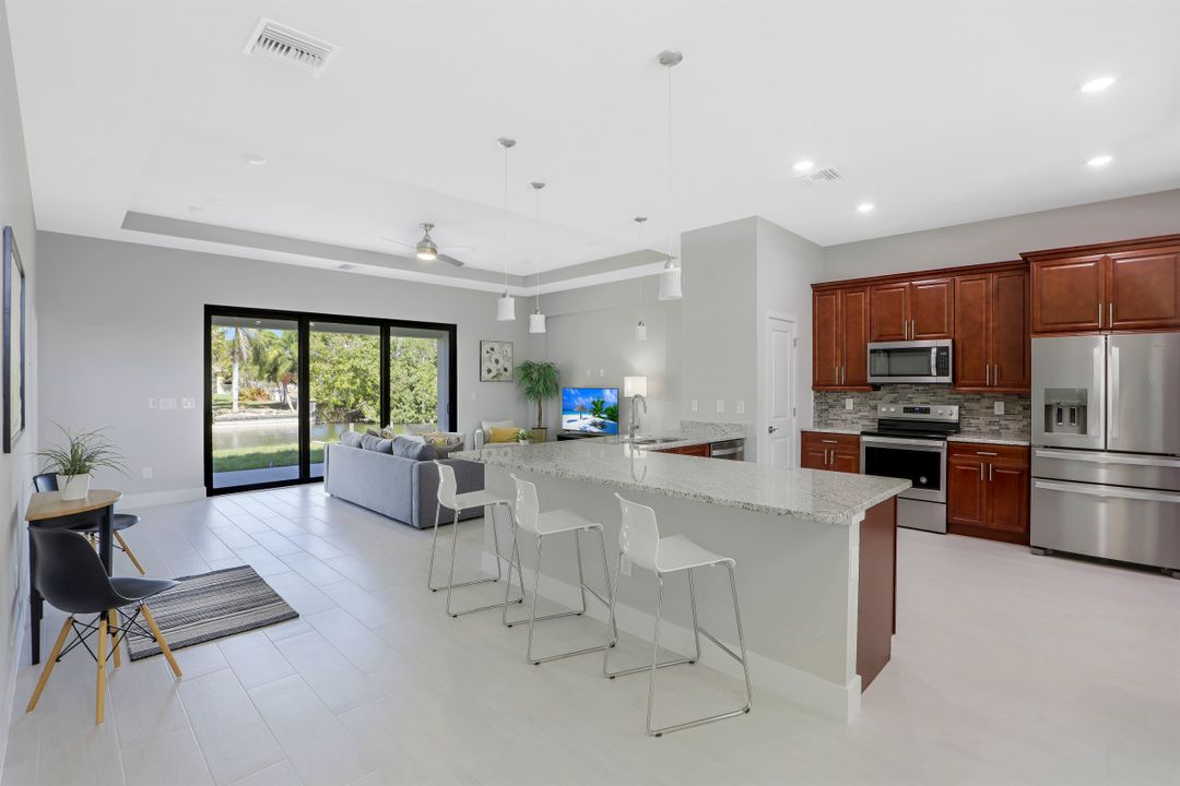 307 Gleason Pkwy, Cape Coral, FL 33914