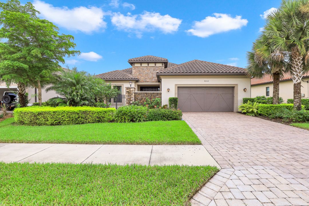 8450 Palacio Terrace W, Naples, FL 34114