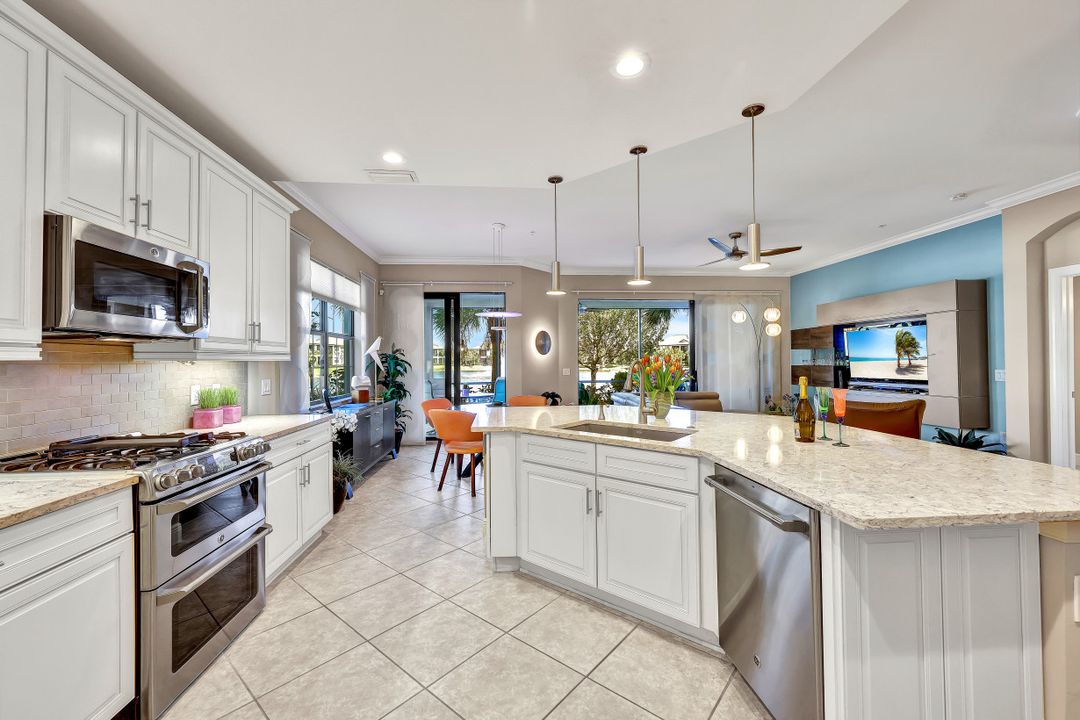 2137 Frangipani Cir #101, Naples, FL 34120