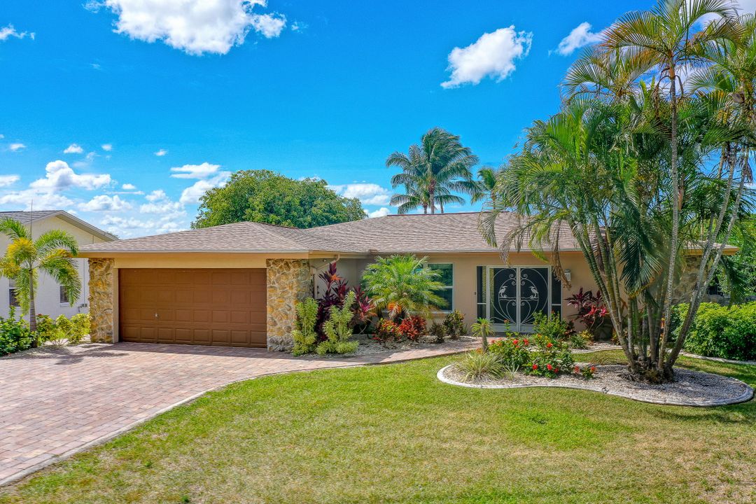 256 Bayshore Dr, Cape Coral, FL 33904