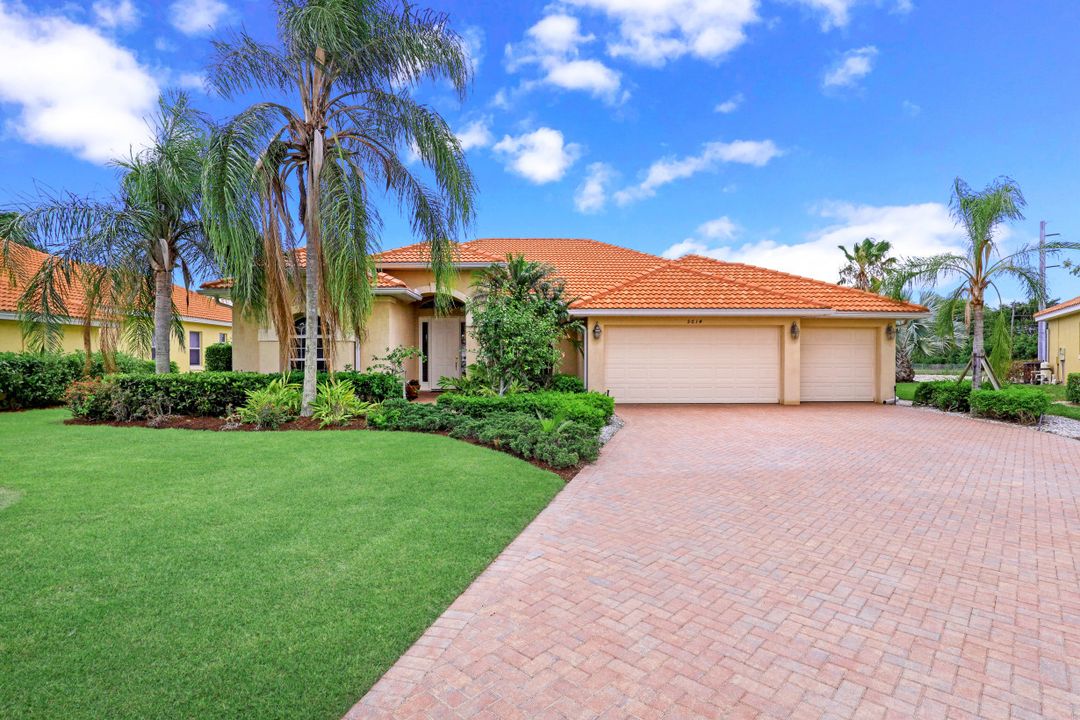 5014 Old Pond Dr, Naples, FL 34104