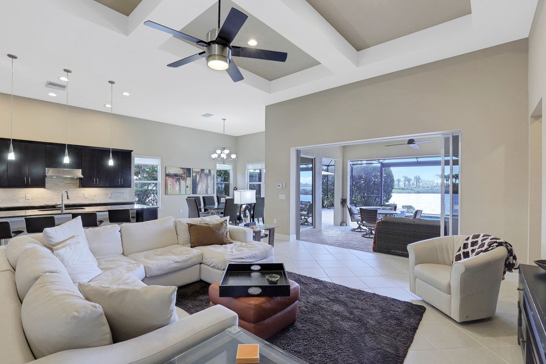 8961 Quarry Dr, Naples, FL 34120