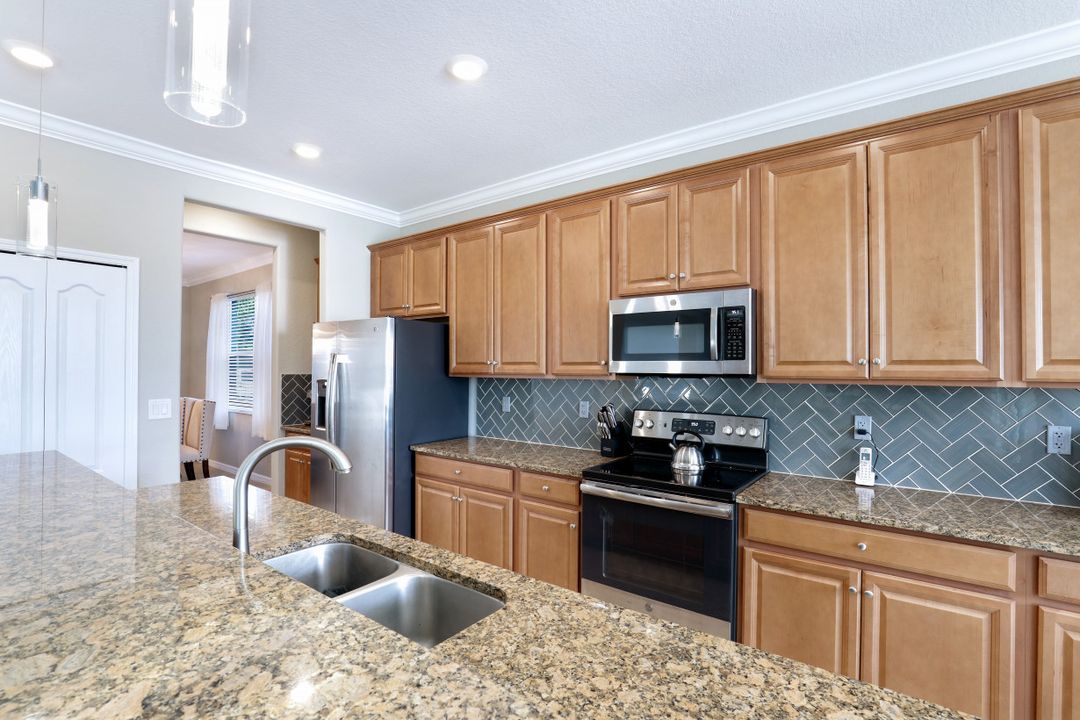 2262 Vermont Ln, Naples, FL 34120