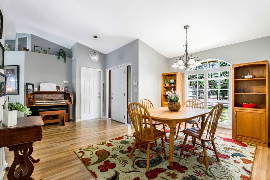 1561 Logan Ct, Naples, FL 34116