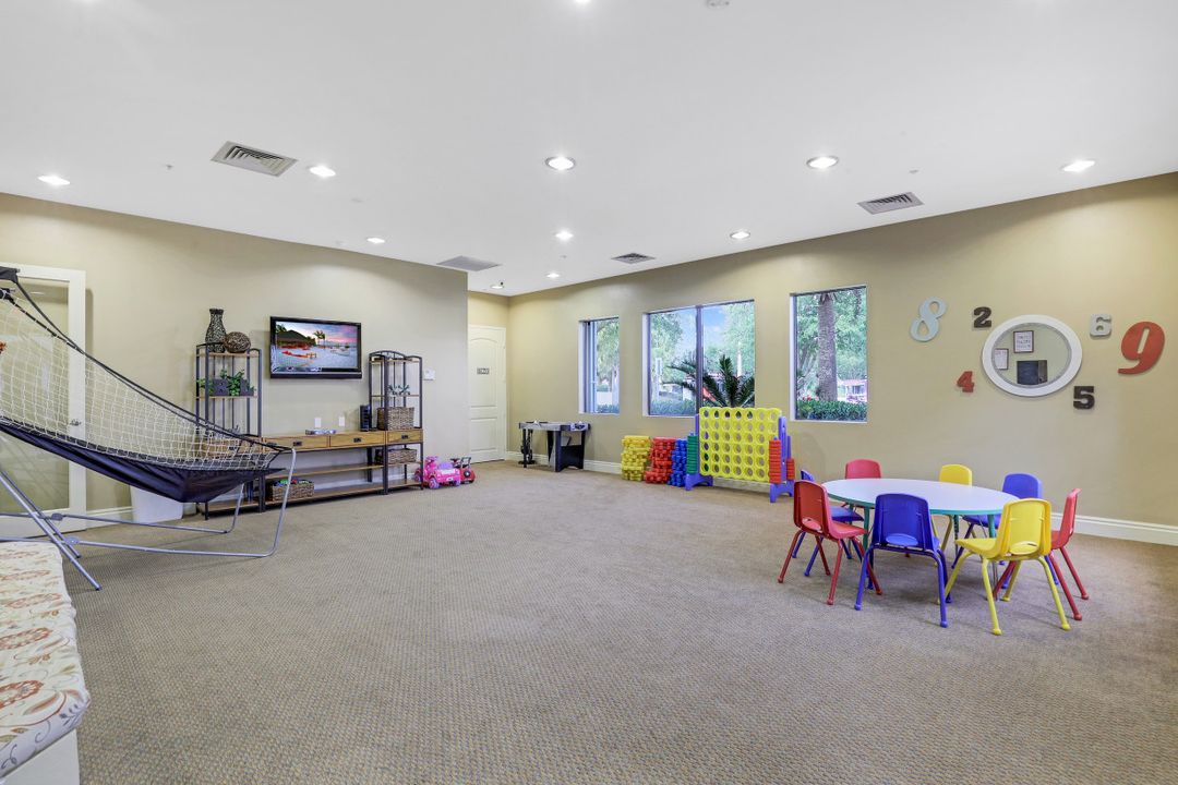 10157 Silver Maple Ct, Fort Myers, FL 33913