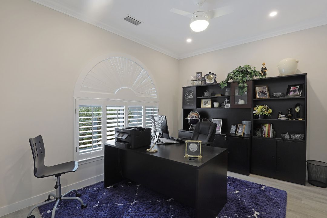 470 Maunder Ct, Marco Island, FL 34145