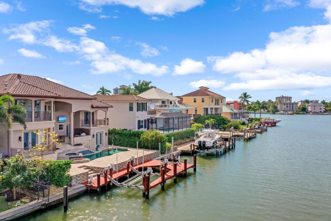 343 Oak Ave, Naples, FL 34108