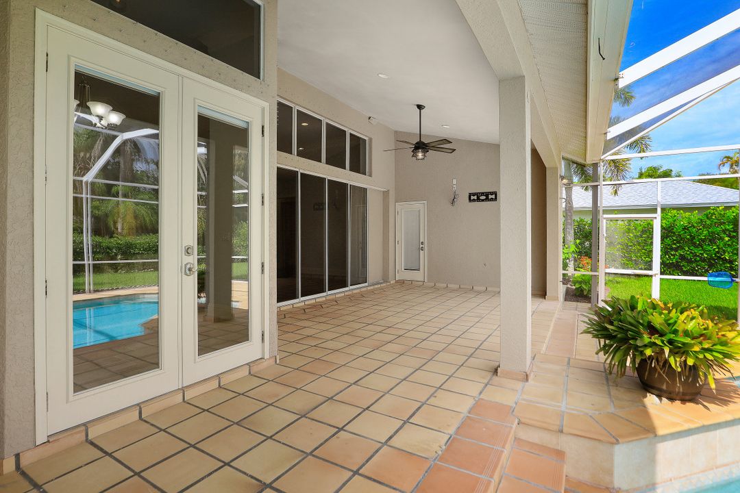 1905 Fairfax Cir, Naples, FL 34109