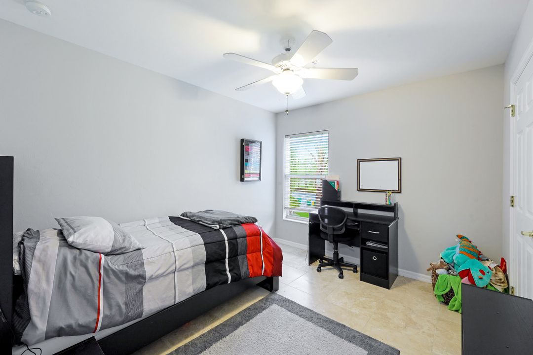 1084 Hampton Cir, Naples, FL 34105